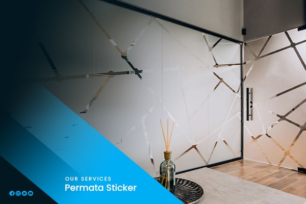 Menawarkan desain stiker sandblast yang elegan dan modern untuk mempercantik tampilan kaca, menciptakan privasi tanpa menghalangi cahaya alami yang masuk.